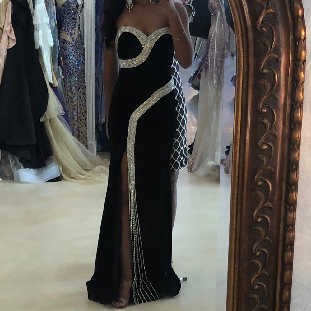 Johnathan Kayne size 2 black velvet gown pageant